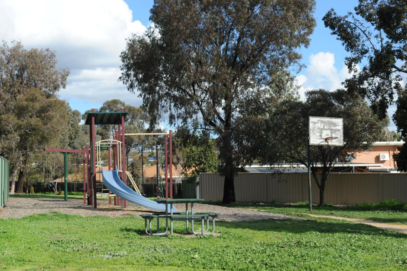 Nabilla Crescent Play Space 4068