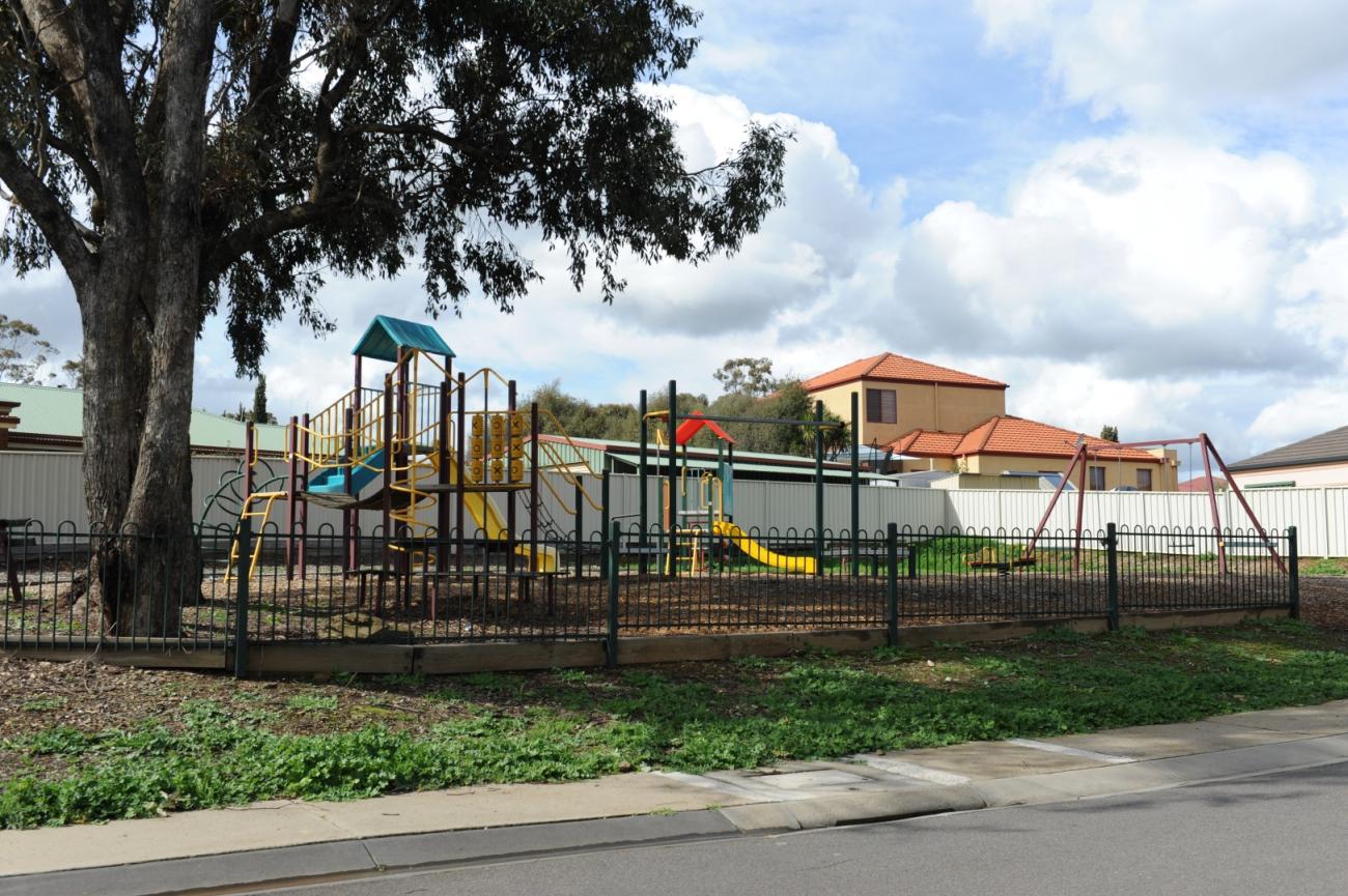 Penzance Avenue Play Space 3413