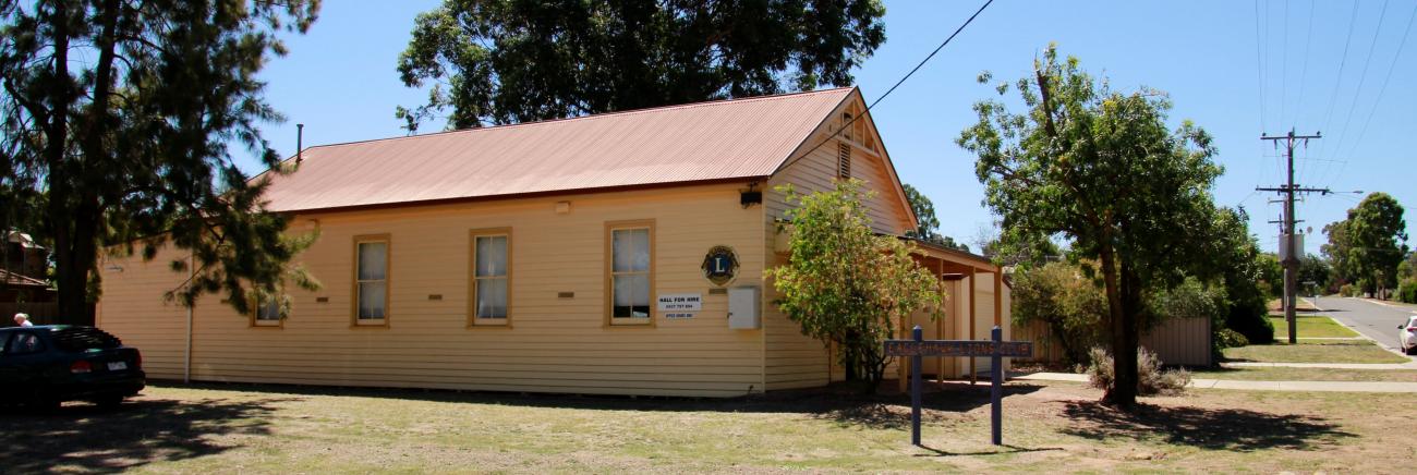 The Sailor's Gully Hall is a weatherboard community building with a wooden floor,frequently used by dance groups and the Eaglehawk Lion's Club.