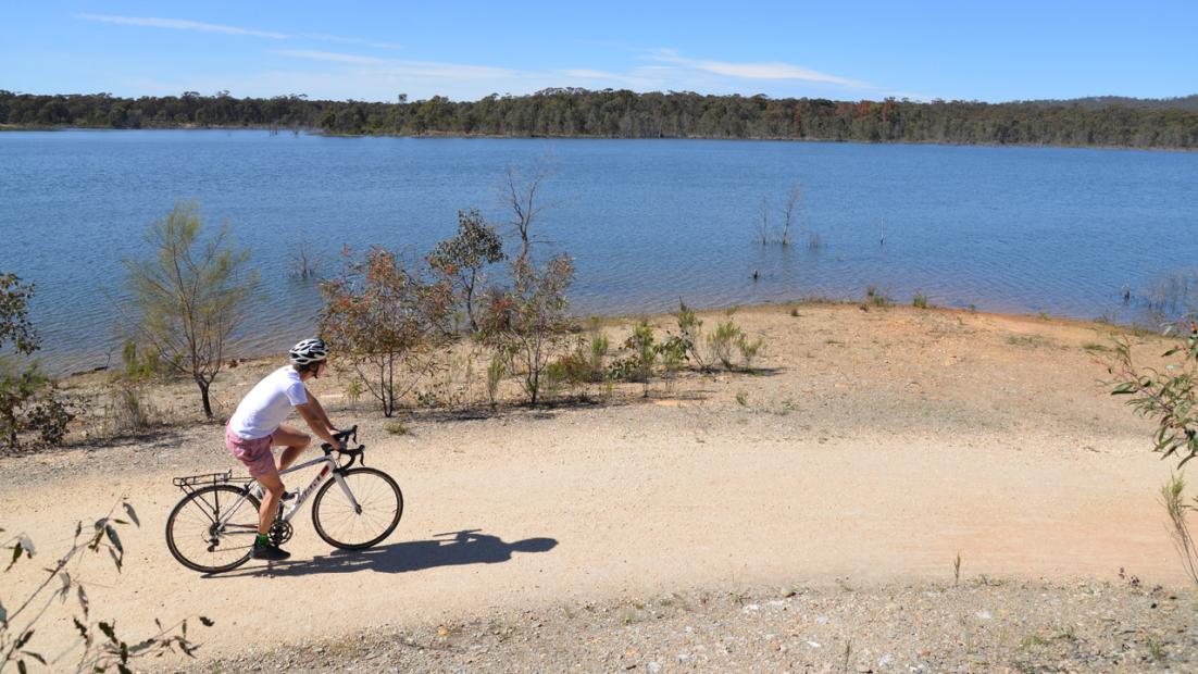 Cycling around Crusoe Reservoir bike path
