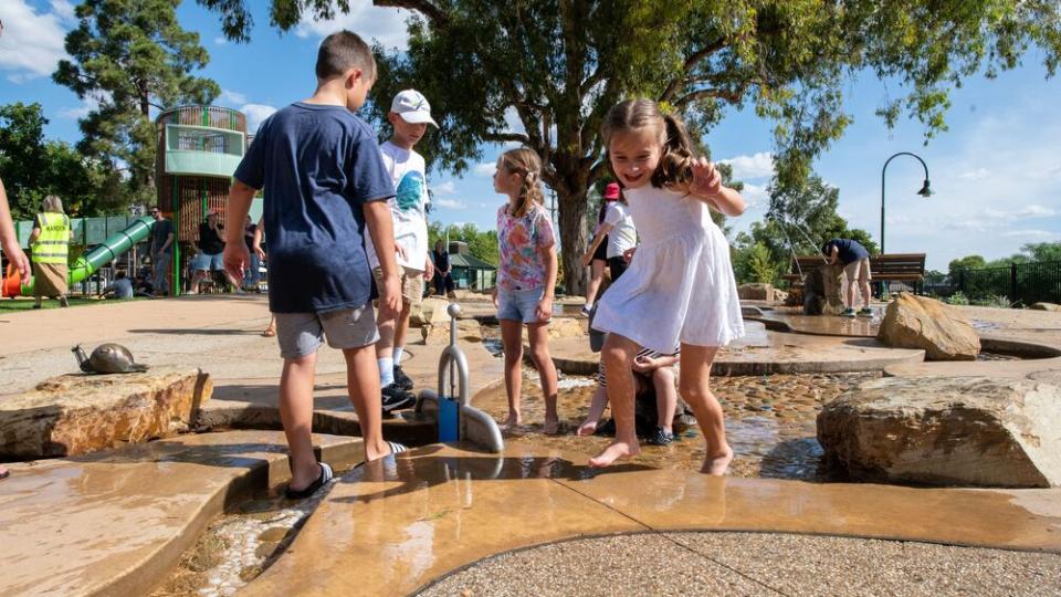 Lake Weeroona Playspace water play