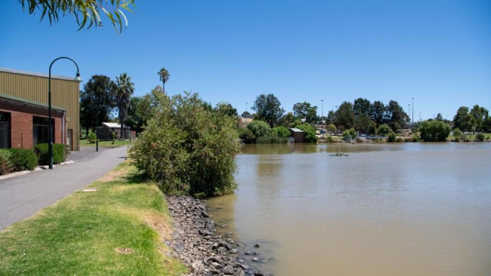 Path and water at Lake Neangar
