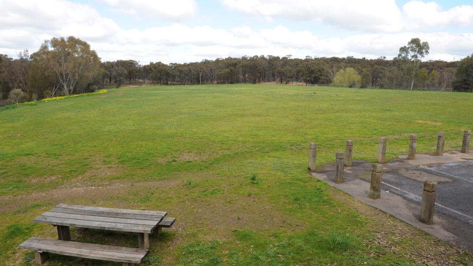Crusoe Heights Oval, Kangaroo Flat