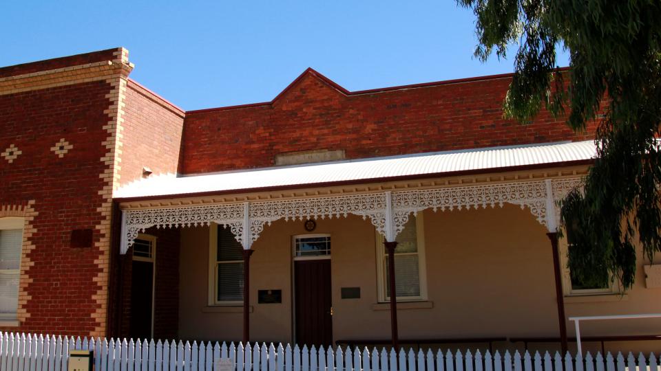The California Gully Mechanics Institute Hall is a traditional brick building available for public hire.