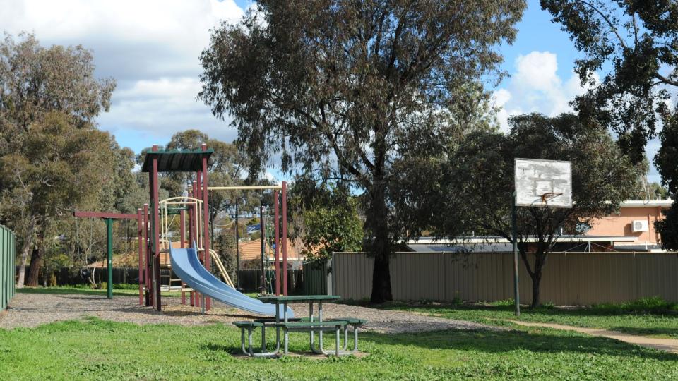 Nabilla Crescent Play Space 4068