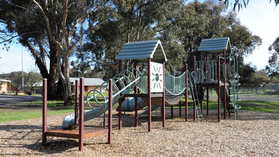Quarry Hill Reserve 3885